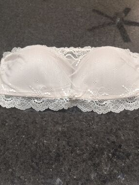 SPANX Strapless Lace Bandeau - Cream